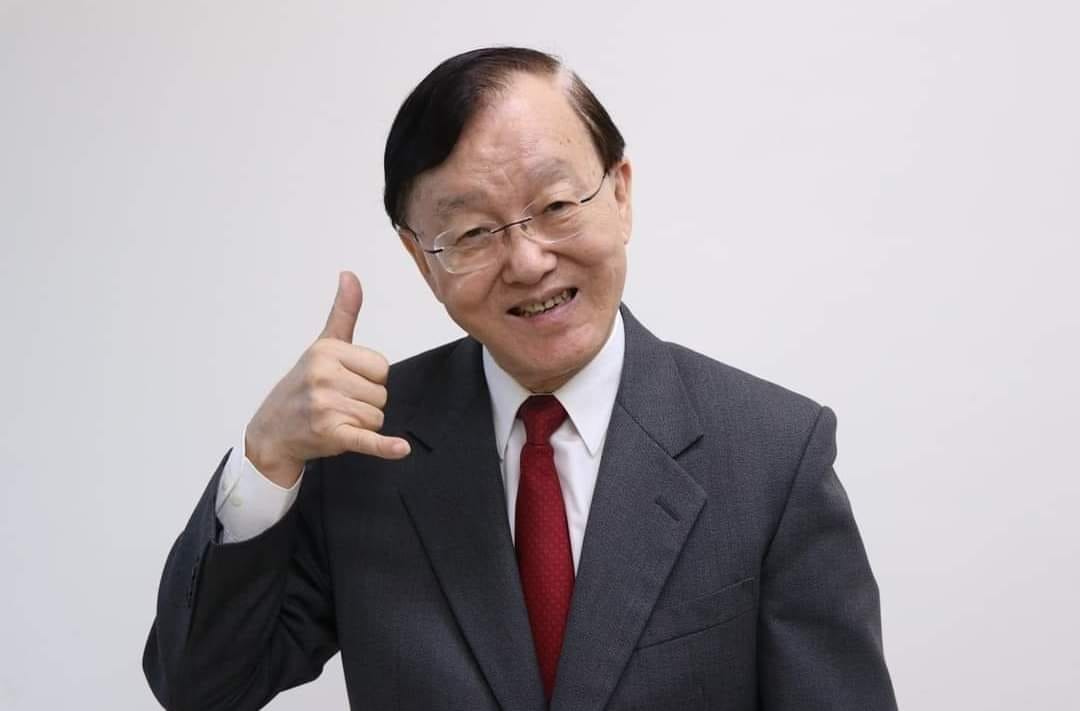 孤單身影曝！盛竹如「獨自用餐超低調」親切給小費　82歲近況曝「一本正經搞笑」網友服了