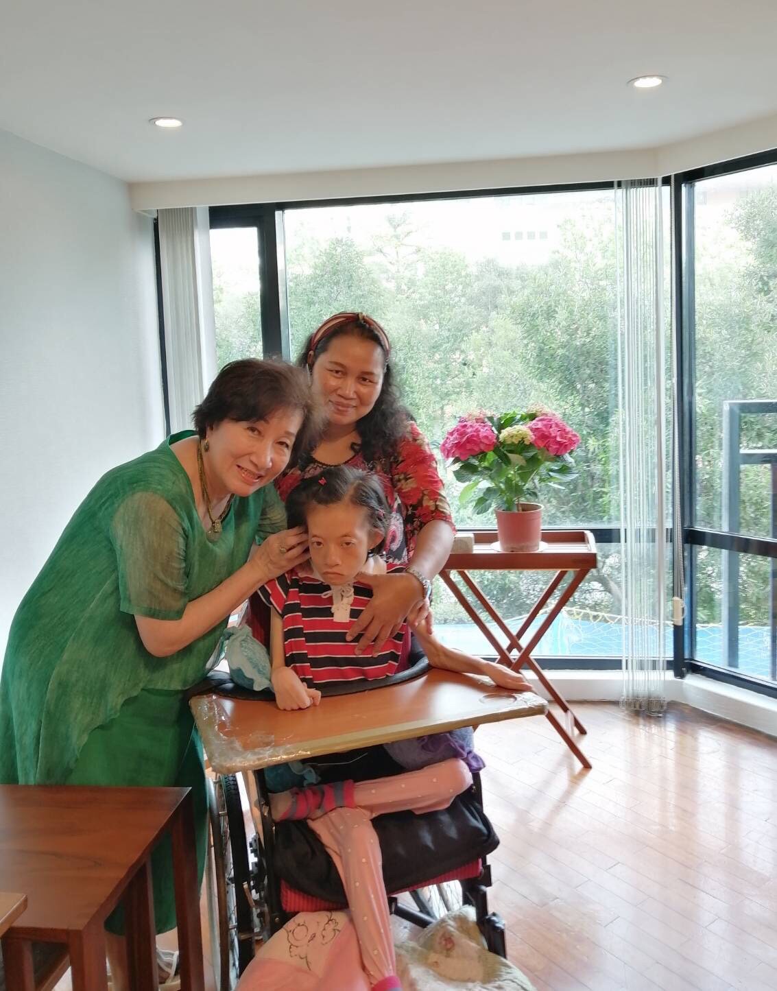 我沒有生病的權利！她為愛女四處求醫「丈夫卻和好友外遇」　70歲仍親手照顧「淚吐唯一願望」