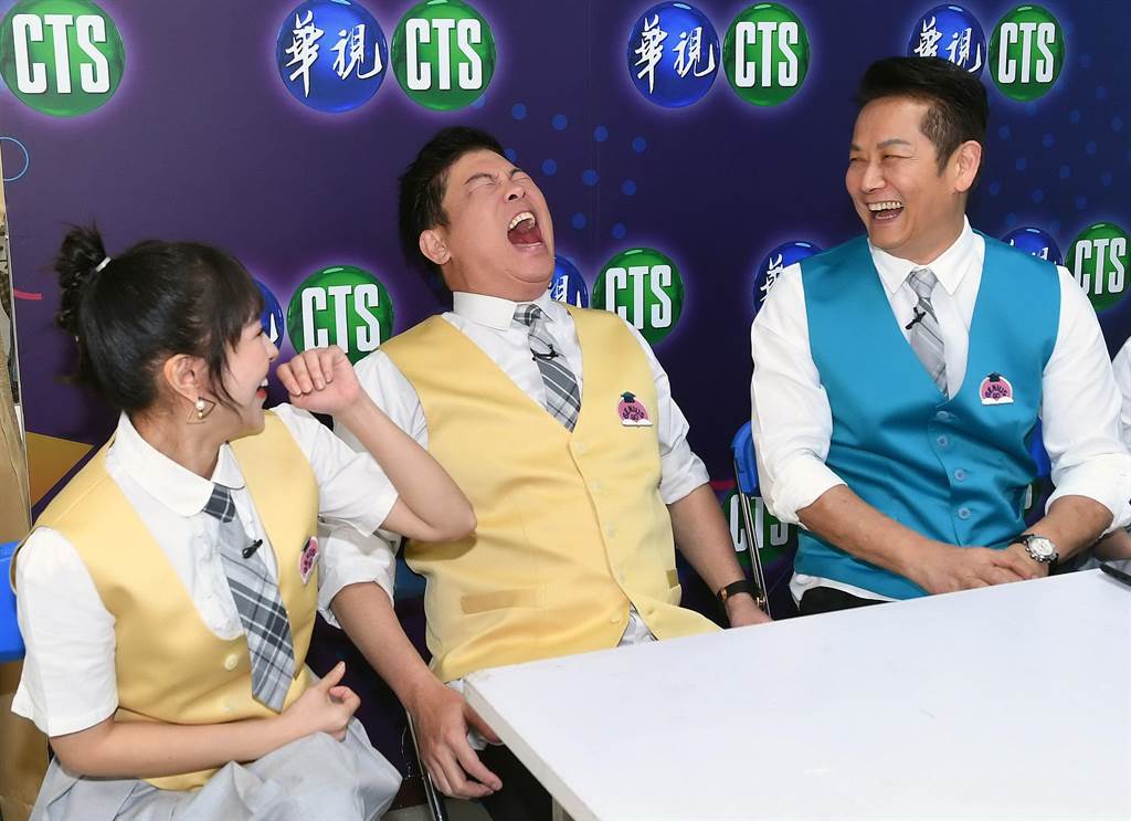 豪擲70萬不後悔！主持一哥懂感恩「大手筆犒賞工作人員」　爽發「5位數紅包」給1歲孫：最開心的一年