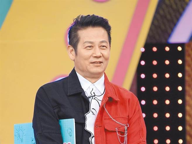 豪擲70萬不後悔！主持一哥懂感恩「大手筆犒賞工作人員」　爽發「5位數紅包」給1歲孫：最開心的一年
