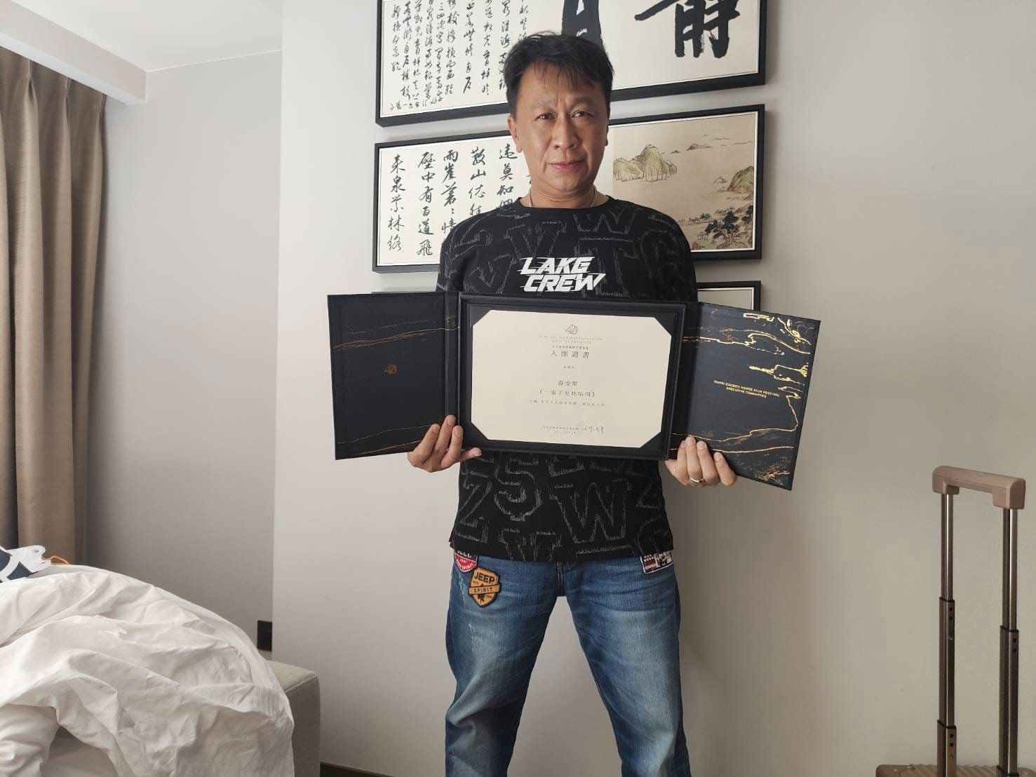 住到好厝邊！金鐘戲王賣掉南港房「舉家搬到宜蘭透天厝」　「送8歲兒念森林小學」唯一堅持：從身心靈照顧