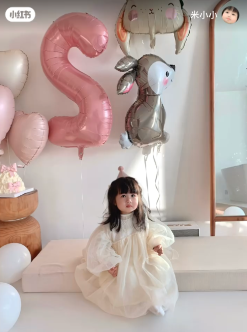 女兒是最可愛生物！馬桶蓋頭「短髮Q萌小女娃」融化眾人　留長髮「秒變空靈小仙女」哥哥顏值更驚艷