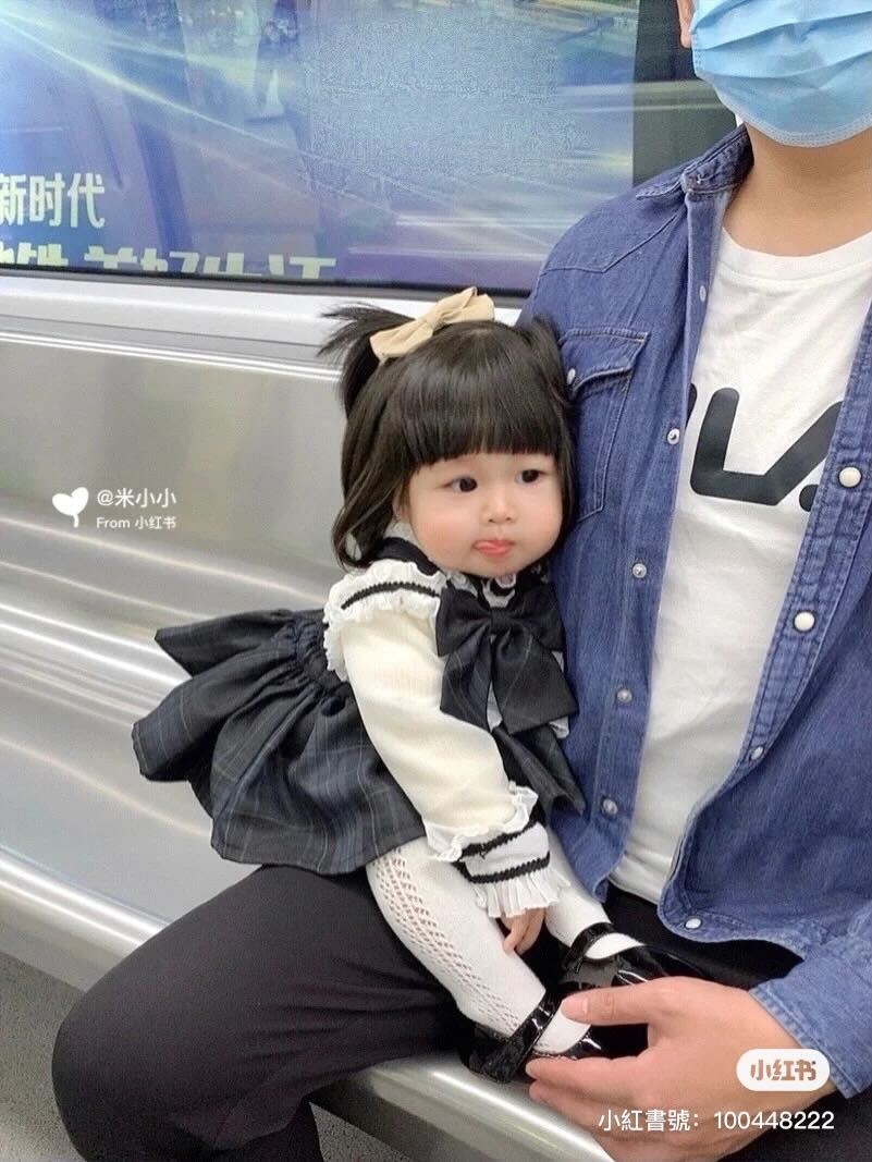 女兒是最可愛生物！馬桶蓋頭「短髮Q萌小女娃」融化眾人　留長髮「秒變空靈小仙女」哥哥顏值更驚艷