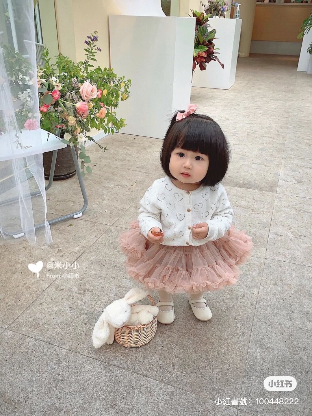 女兒是最可愛生物！馬桶蓋頭「短髮Q萌小女娃」融化眾人　留長髮「秒變空靈小仙女」哥哥顏值更驚艷