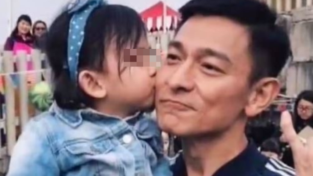 孩子怨爸爸！61歲天王「長期離家不在」愛女氣掛電話：我要真的　曝教養方式「我們夫妻都溺愛」