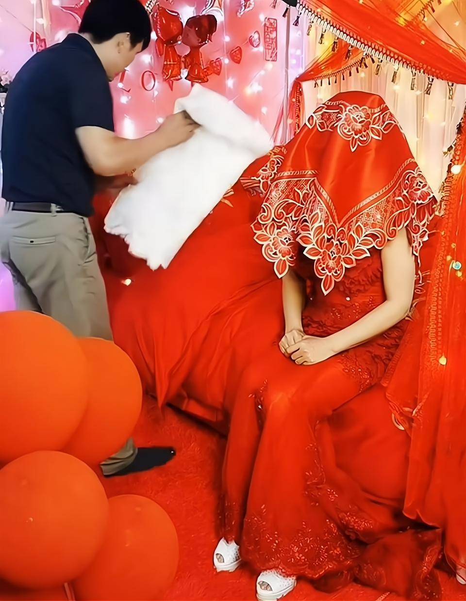 結婚出80萬聘金！新郎在婚床上「鋪白布驗身」　新娘掀開蓋頭後「下秒反應」讓新郎當場石化