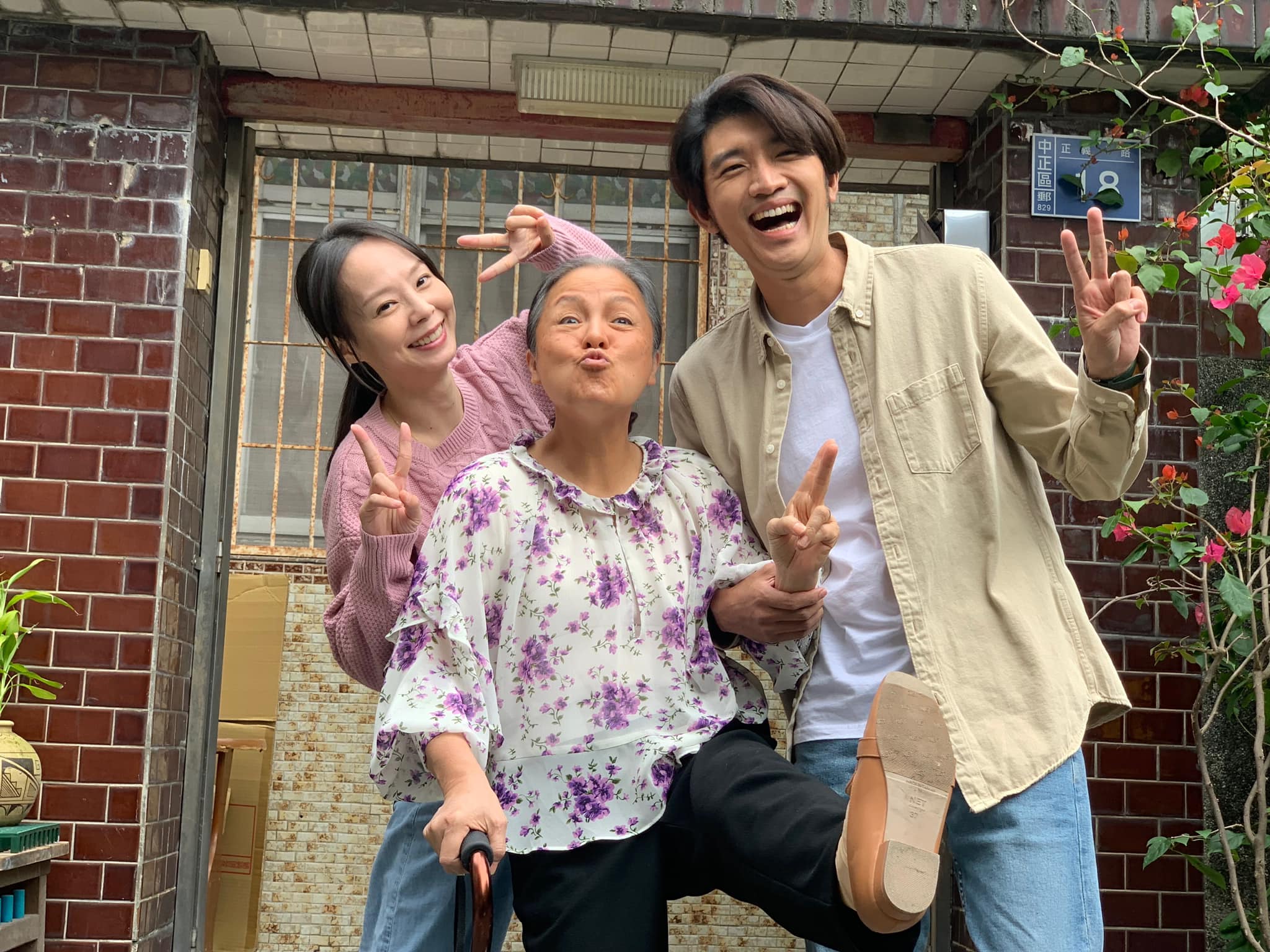 才說想結婚！42歲台語小天后「「自爆早當媽養小孩」　「收到孩子卡片」感動：母愛真的很偉大