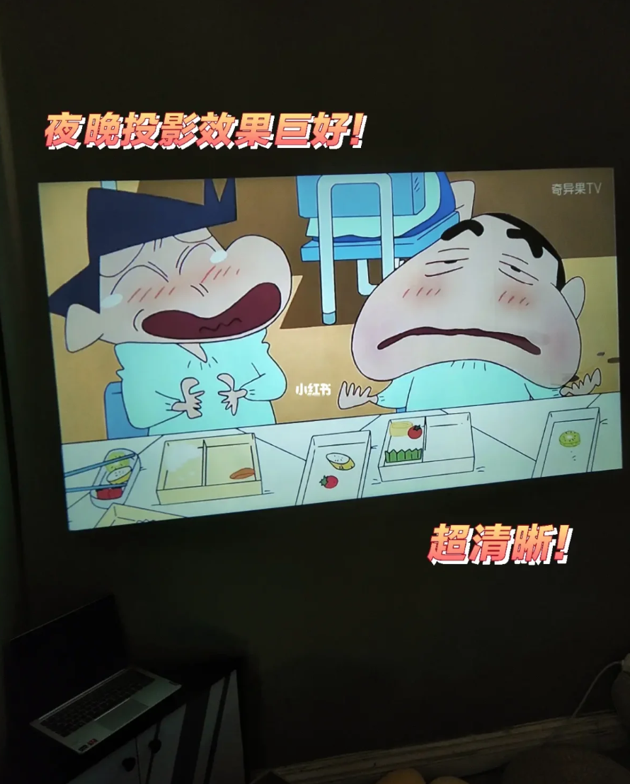 她出手把「《蠟筆小新》裡的房子」搬進自己家! 同款暖爐、餐具全都有「連野原家花園都複製」❤️