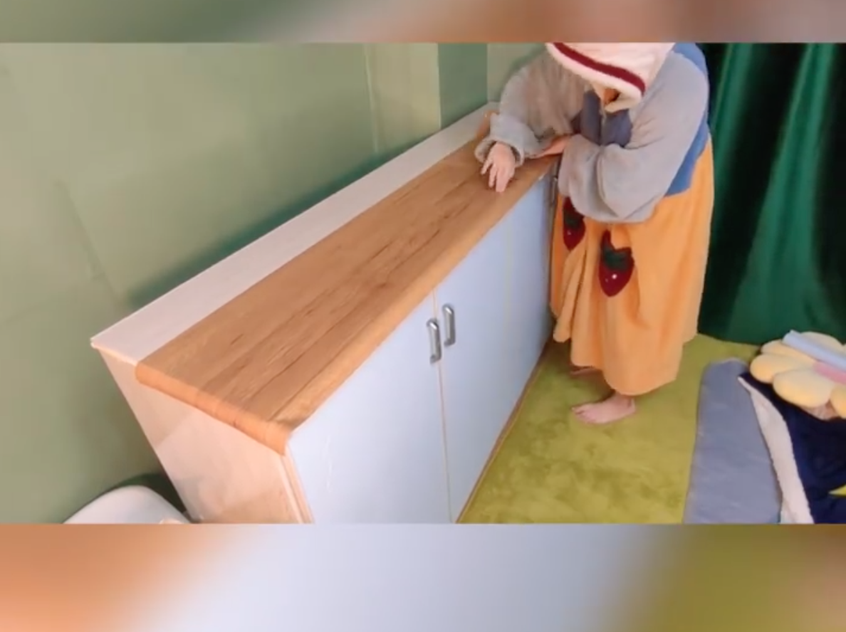 她出手把「《蠟筆小新》裡的房子」搬進自己家! 同款暖爐、餐具全都有「連野原家花園都複製」❤️