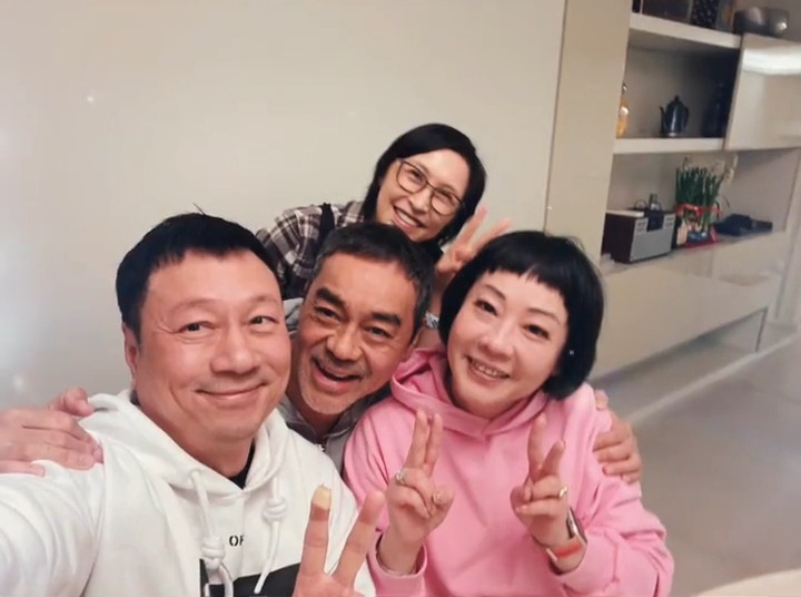 當年選美冠軍！影帝老婆「頂最高學歷出道」甘當背後女人　恩愛25年近照曝「55歲嫩臉像學生」