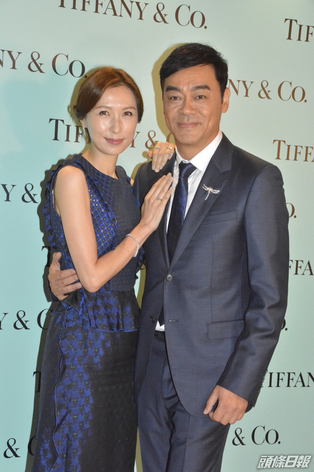 當年選美冠軍！影帝老婆「頂最高學歷出道」甘當背後女人　恩愛25年近照曝「55歲嫩臉像學生」