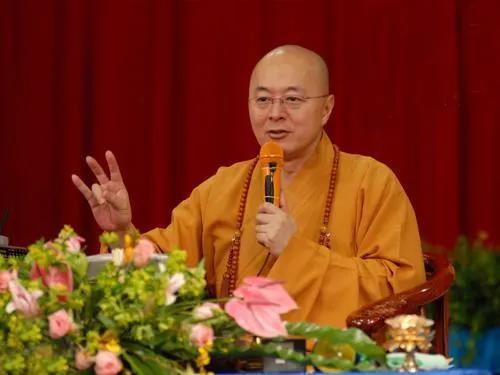 不忍母親受病苦折磨！他不顧妻子反對「出家為僧」茹素吃齋　妻苦等2年「含淚放手」：夫妻緣盡