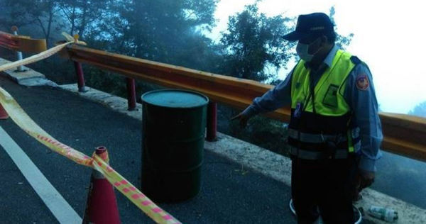中橫桶屍案！老翁托夢孫女「紅橋水聲3棵樹」懸案露曙光　警暈眩循線索「擲5聖筊秒破案」
