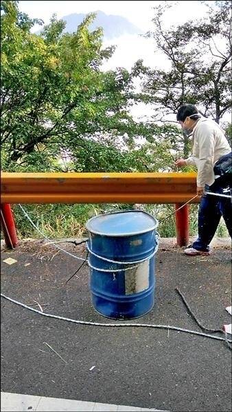 中橫桶屍案！老翁托夢孫女「紅橋水聲3棵樹」懸案露曙光　警暈眩循線索「擲5聖筊秒破案」