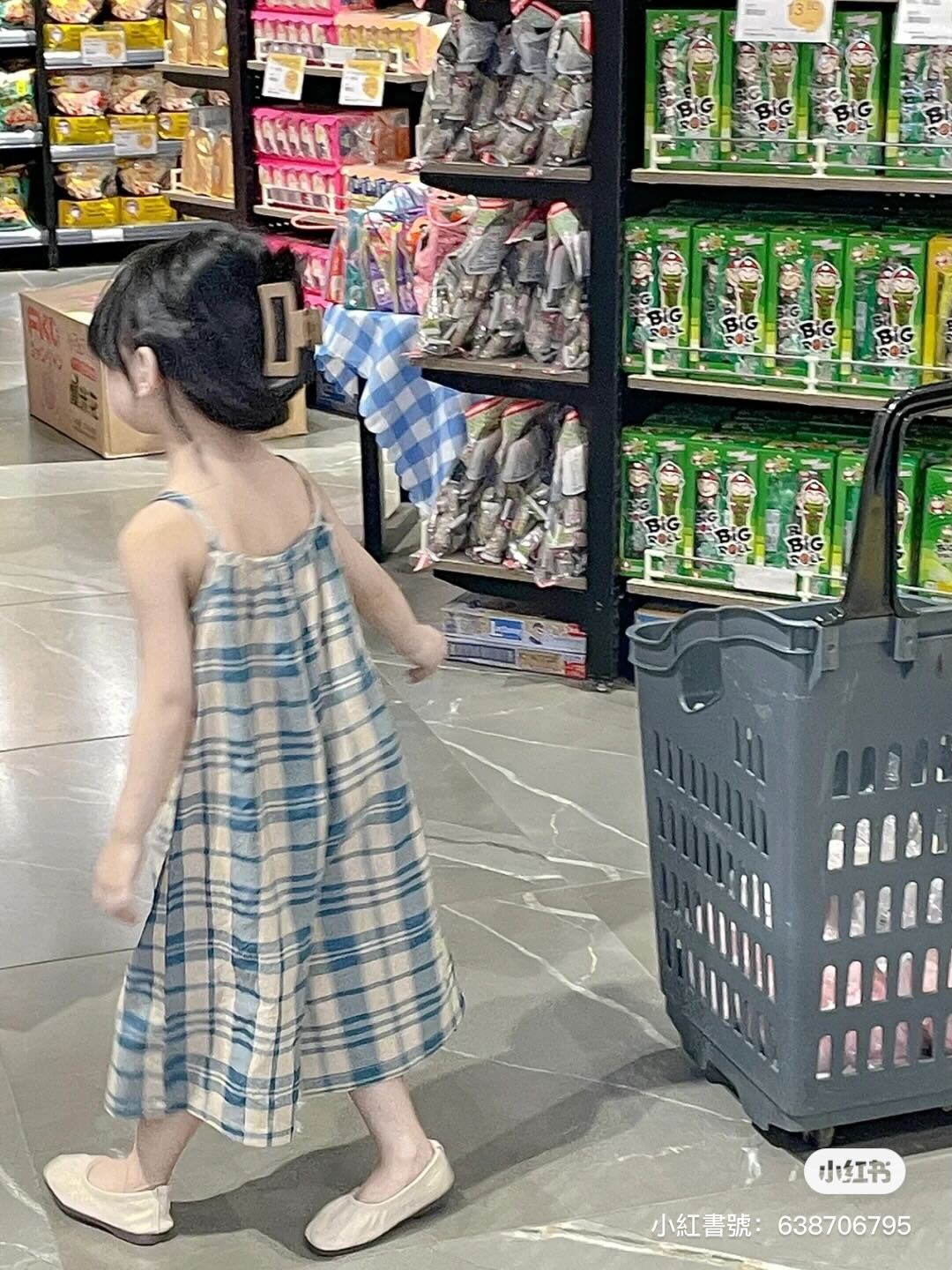 治裝費都給寶貝！媽媽替女兒「天天換不同造型」風格超多變　正面一轉「仙氣高冷臉蛋」看了秒融化❤️