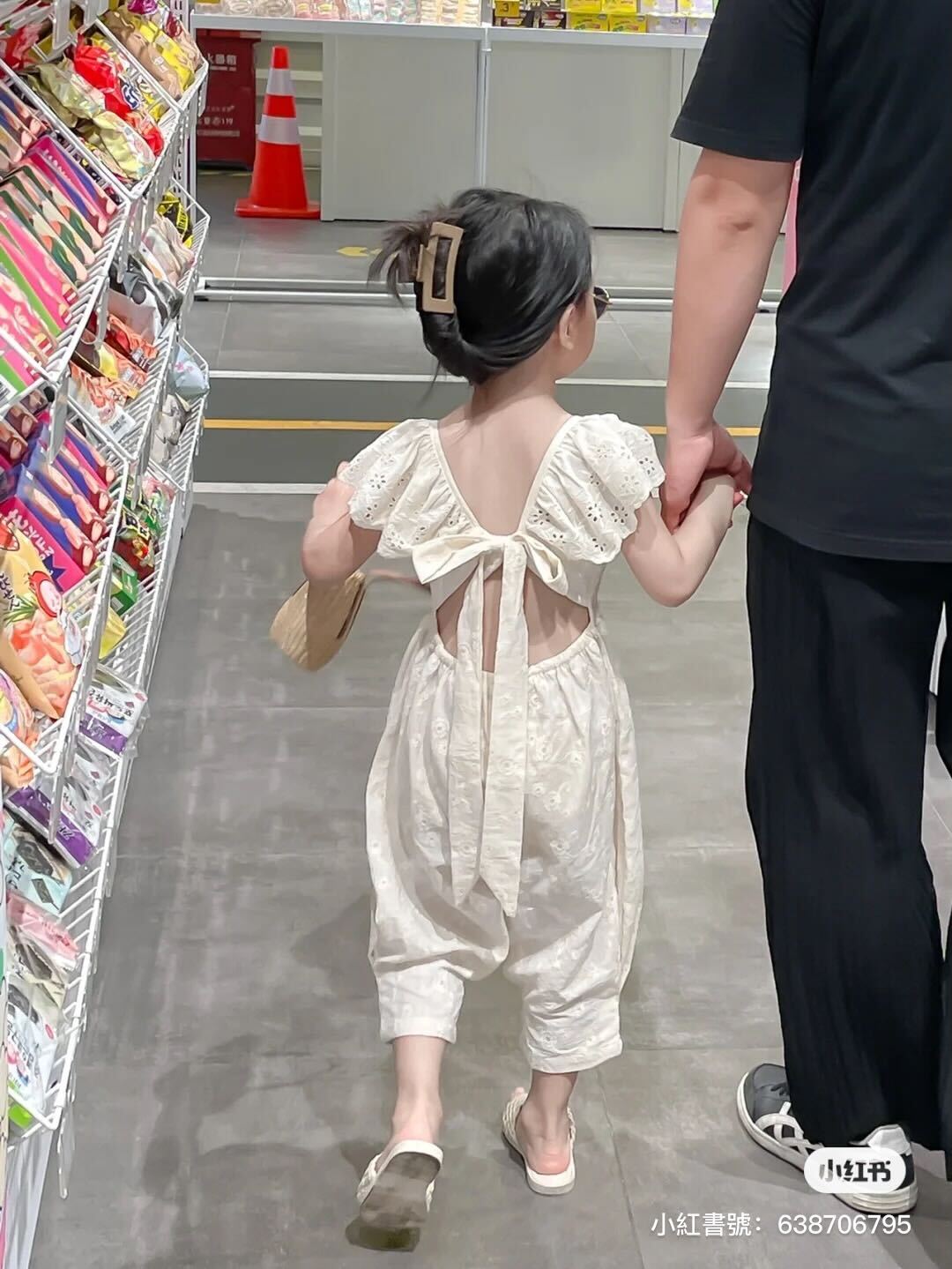 治裝費都給寶貝！媽媽替女兒「天天換不同造型」風格超多變　正面一轉「仙氣高冷臉蛋」看了秒融化❤️