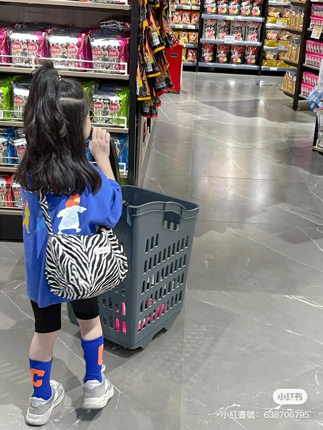 治裝費都給寶貝！媽媽替女兒「天天換不同造型」風格超多變　正面一轉「仙氣高冷臉蛋」看了秒融化❤️