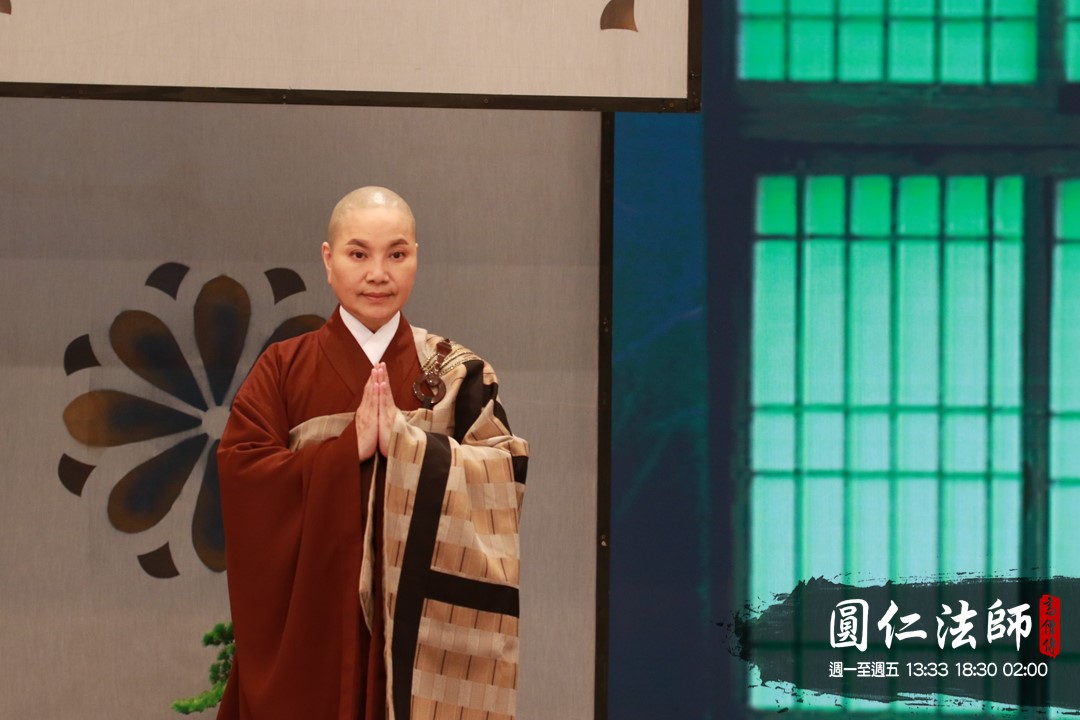父母都不在了！58歲資深女星「削髮成尼」茹素30年　「拍戲12年戴假髮」含淚堅守父母遺願