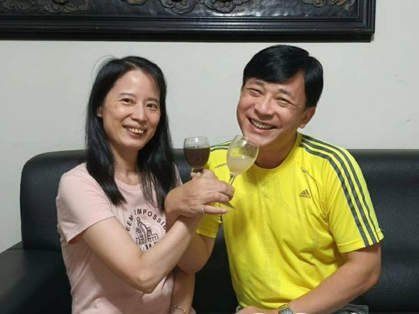 顧中風母11年！本土劇男星「醫藥費燒破700萬」甘之如飴　淚謝妻同吃苦「把婆婆當親媽」