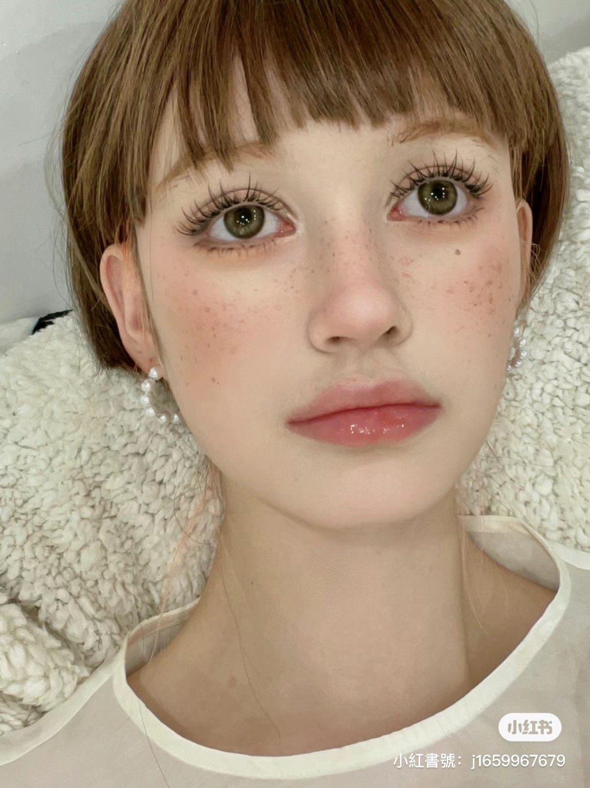 史詩級化妝術！神人「把自己畫成外國正妹」根本真人芭比　一卸妝「露出最真實素顏」直接變張臉