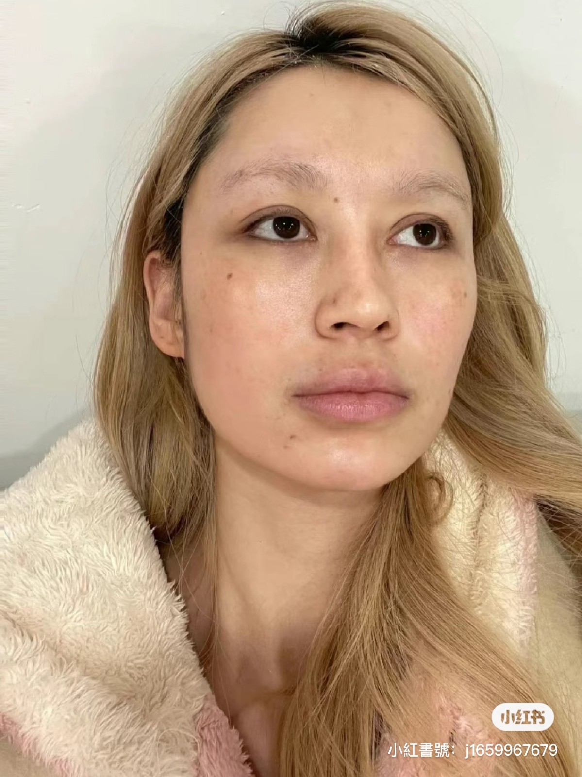 史詩級化妝術！神人「把自己畫成外國正妹」根本真人芭比　一卸妝「露出最真實素顏」直接變張臉