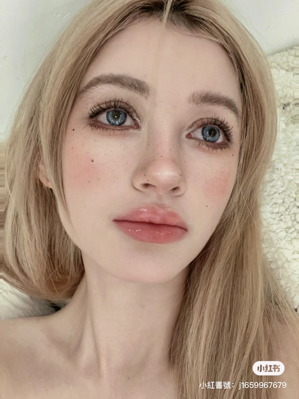 史詩級化妝術！神人「把自己畫成外國正妹」根本真人芭比　一卸妝「露出最真實素顏」直接變張臉