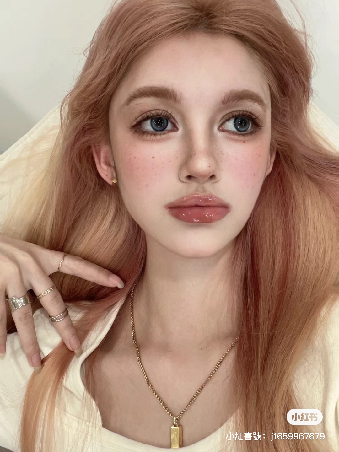 史詩級化妝術！神人「把自己畫成外國正妹」根本真人芭比　一卸妝「露出最真實素顏」直接變張臉