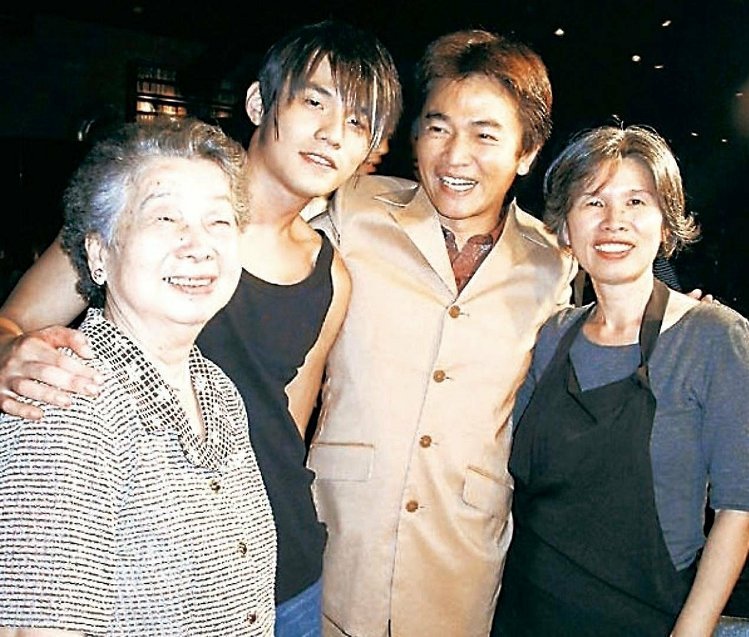 師徒反目成仇！吳宗憲突開直播「怒嗆周杰倫媽媽」內幕曝光　痛心問：「妳給過他什麼機會？」