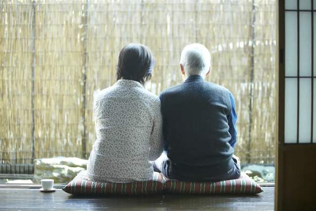 放下如日中天事業！大學教授「返鄉照顧失智父9年」　「我離世界越來越遠」長文告白最後看到哭