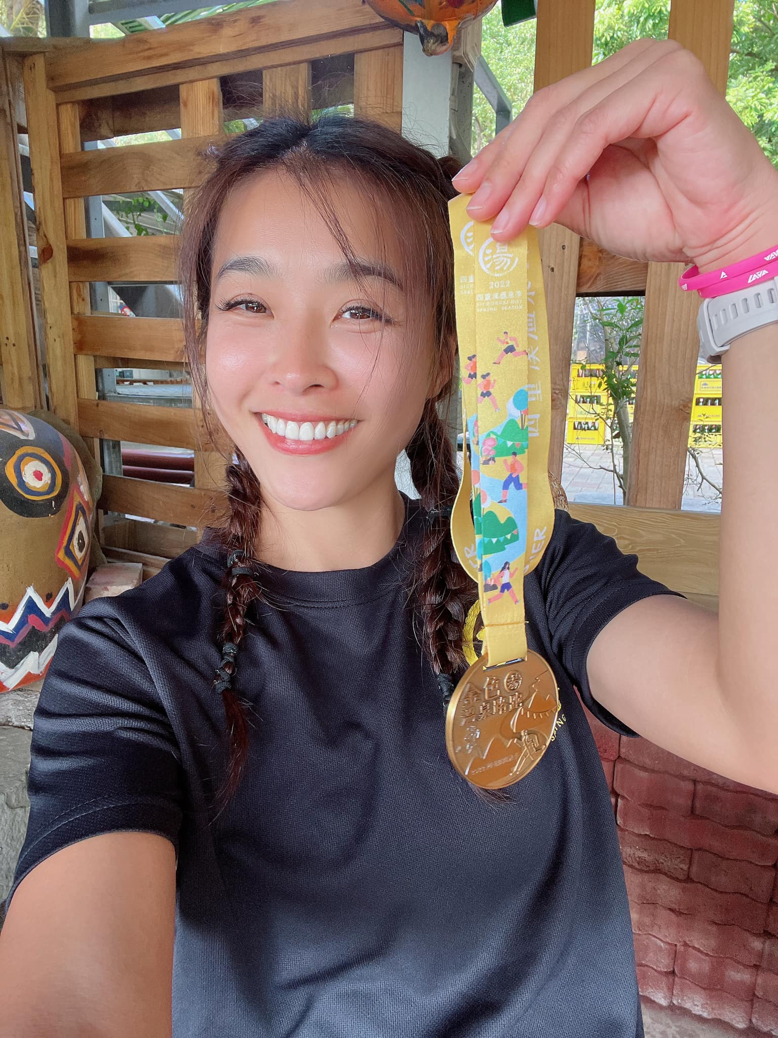 跑馬拉松出意外！42歲女星開心出賽「突然不能動了」心率飆至180　笑不出來「醫護人員衝上前」結果曝光
