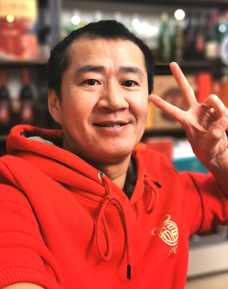 出道拍戲21年！40歲男星沒工作「慘淪農村路邊攤炒菜」　他感慨喊：「最對不起癌逝的爸爸」
