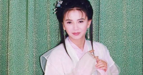 曾3分3合！57歲女星「突曬影帝合照」自爆：他是我初戀　遭網罵「男方早有家室」失言非第一次