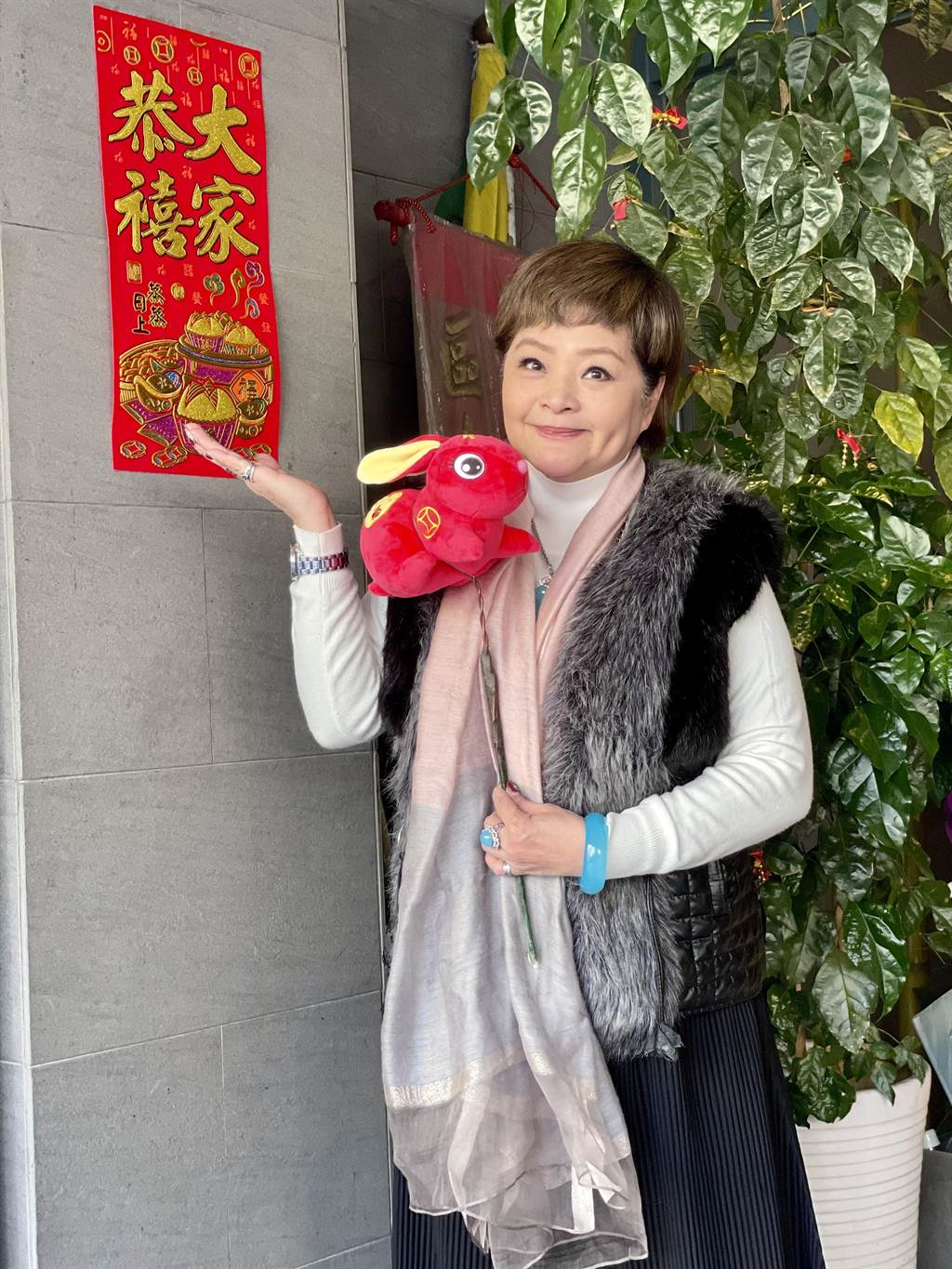 躺床4天！67歲女星「腳尾飯都準備好」醫生也搖頭：沒救了　猛然驚醒「身穿紅衣紅鞋」家人全嚇到