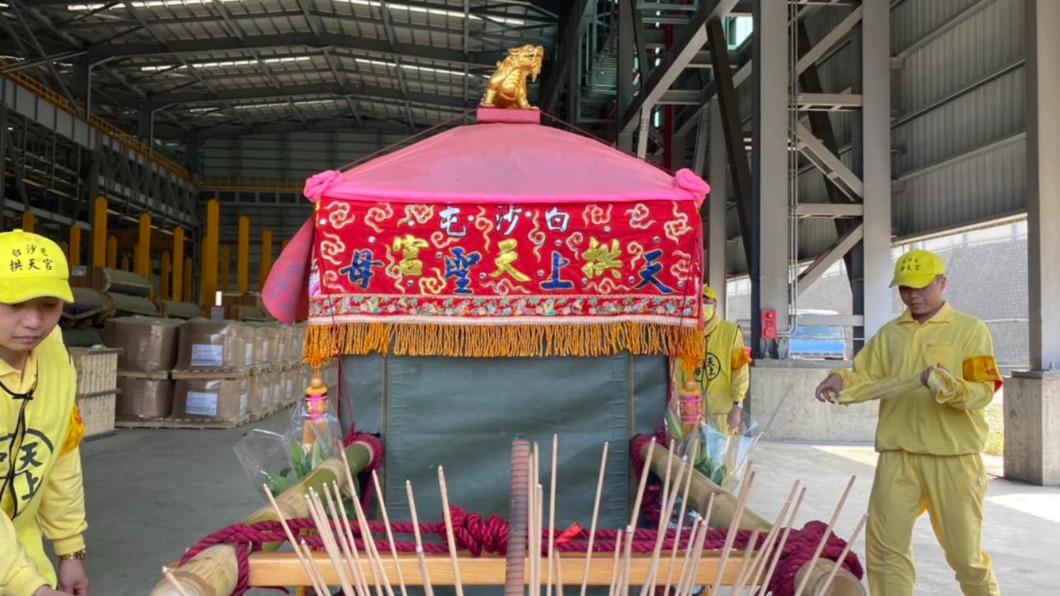 聽到土地公的請求！白沙屯媽祖「鑿轎突衝土地公廟」　「過程僅花1分鐘」信眾驚呆：絕非人為