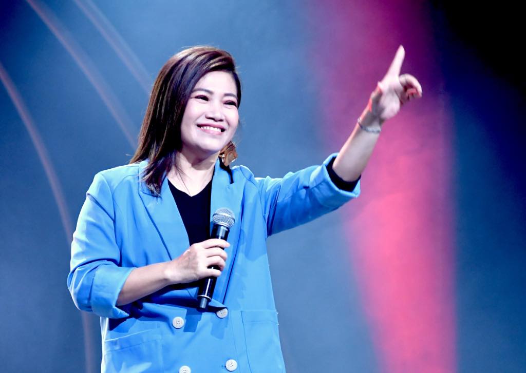 台語歌后黃妃的母愛故事：從艱辛求子到兒子的暖心舉動，網友感動不已