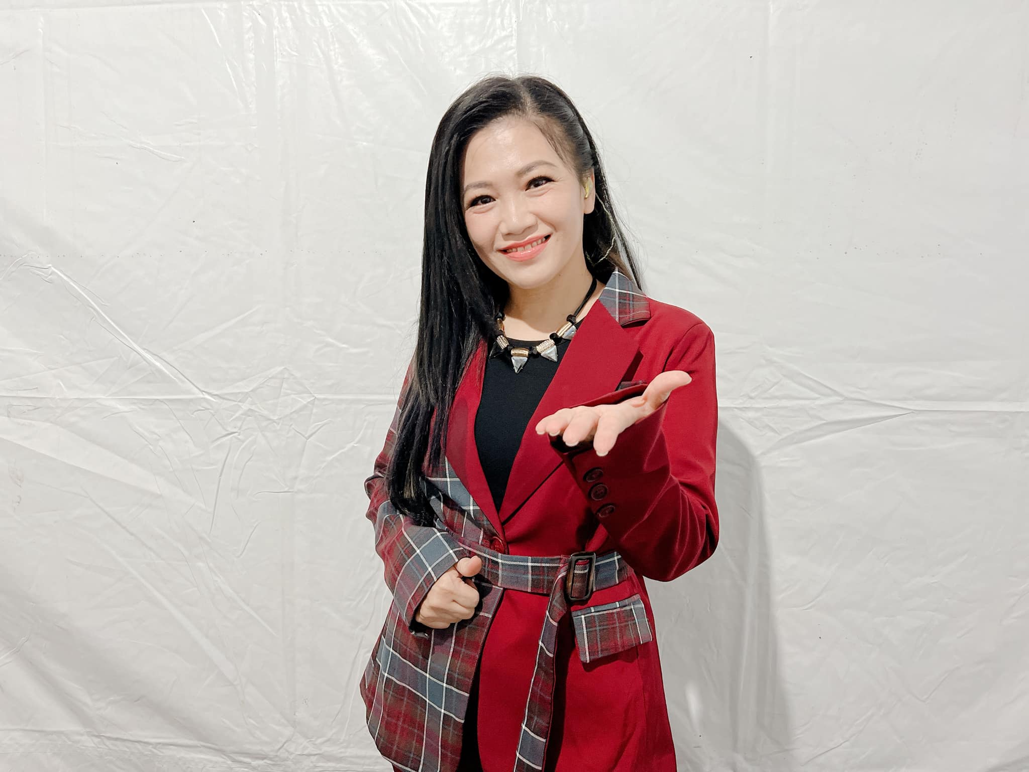 台語歌后黃妃的母愛故事：從艱辛求子到兒子的暖心舉動，網友感動不已