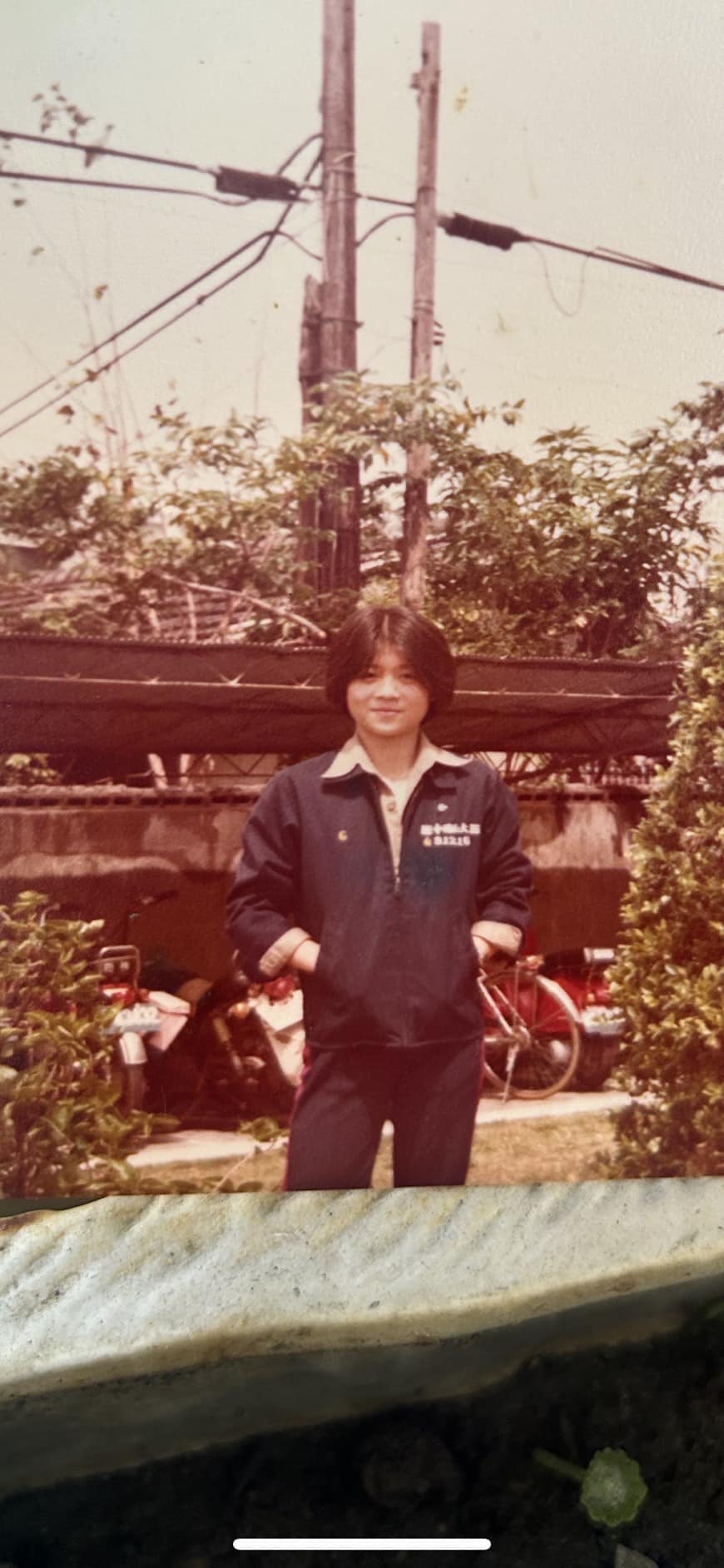 女大十八變！54歲女星公開「國中青澀舊照」引熱議　網驚訝「長得超像納豆」集體笑翻：哪來的校工～