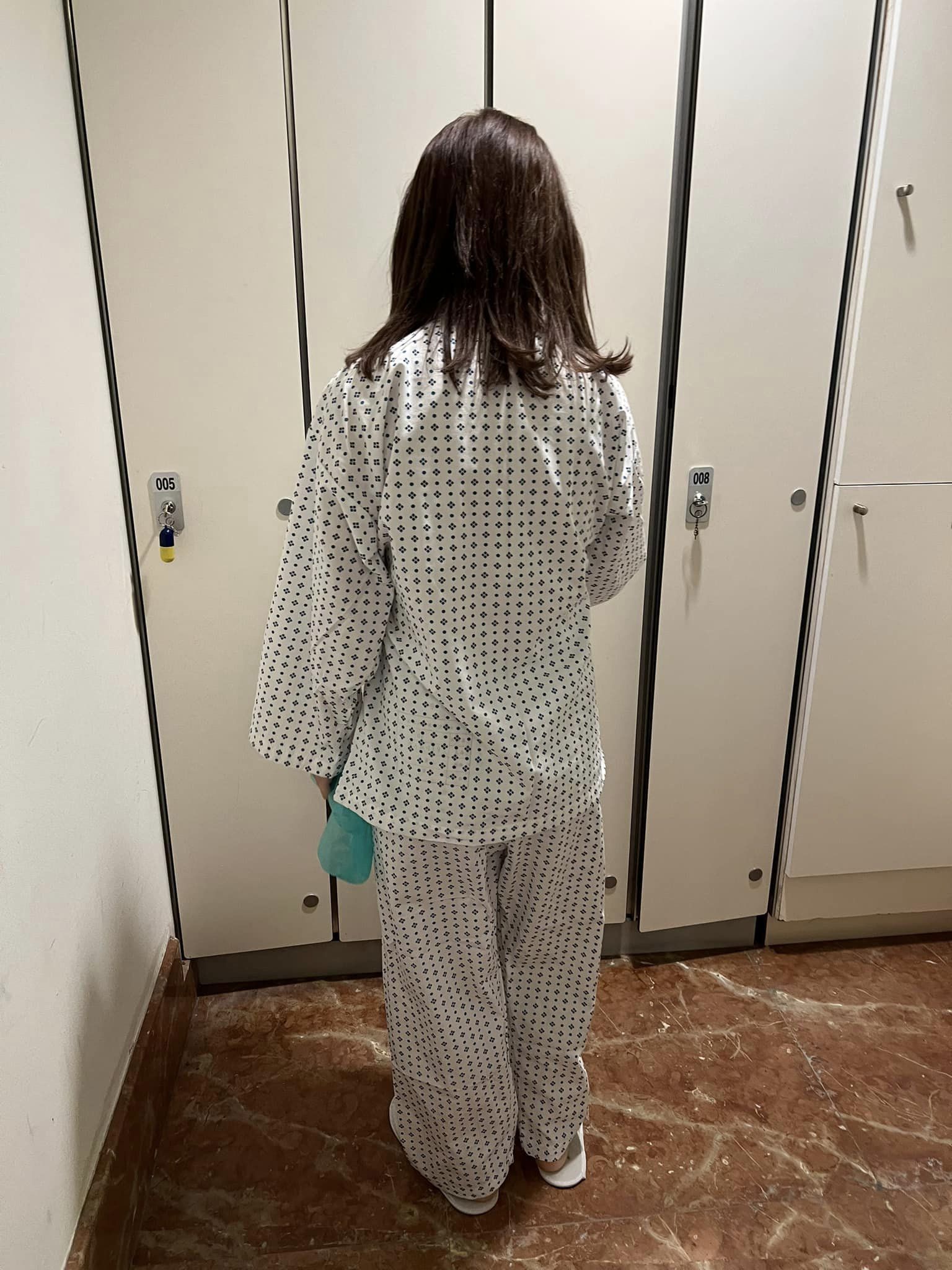 剛參加完好友爸告別式！王彩樺「急送20歲女兒動手術」她背影好憔悴　心疼喊「期待幸運之神降臨」最新病況曝光