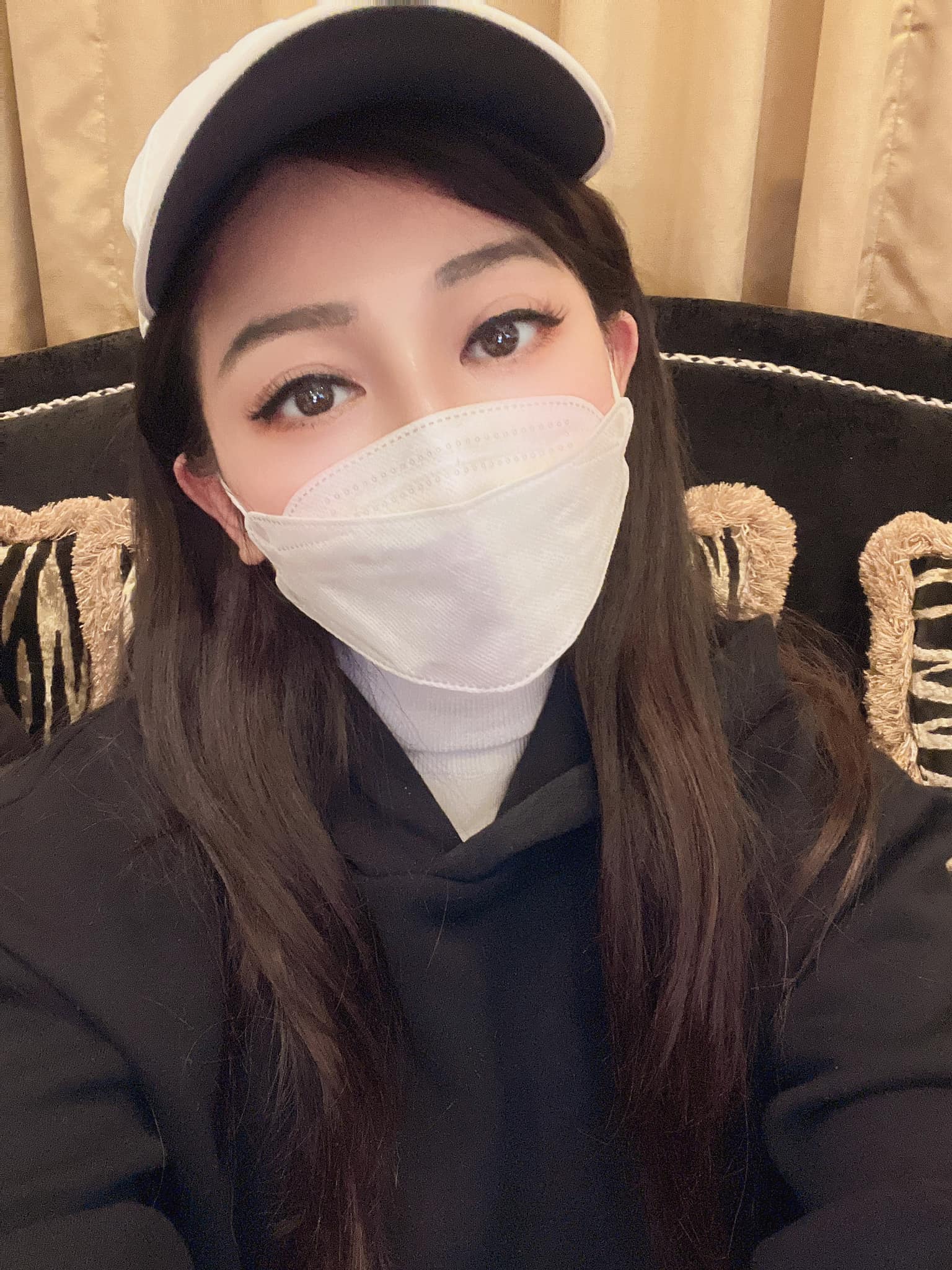剛參加完好友爸告別式！王彩樺「急送20歲女兒動手術」她背影好憔悴　心疼喊「期待幸運之神降臨」最新病況曝光