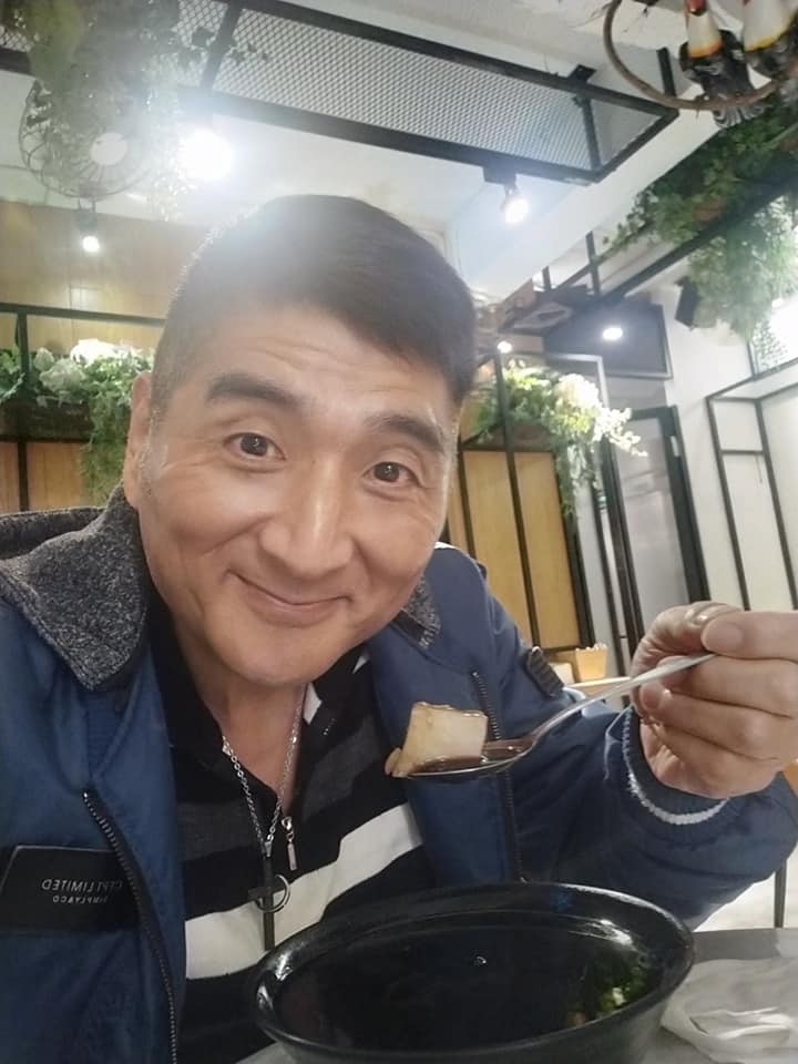 失智母離世！類戲劇男星「挨母賞耳光不閃躲」藏感人原因　媽媽奇蹟多活2年「已經很感激了」