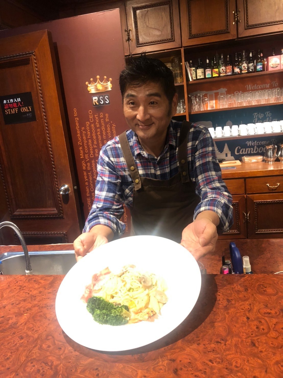 失智母離世！類戲劇男星「挨母賞耳光不閃躲」藏感人原因　媽媽奇蹟多活2年「已經很感激了」