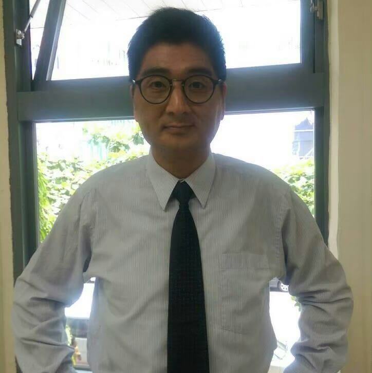 失智母離世！類戲劇男星「挨母賞耳光不閃躲」藏感人原因　媽媽奇蹟多活2年「已經很感激了」