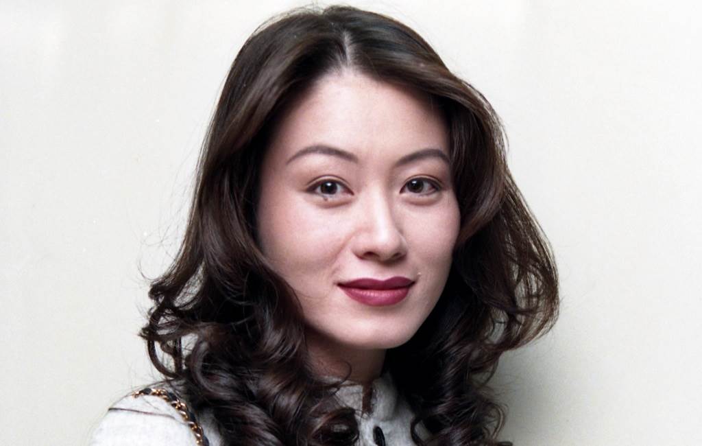 甘願當媽隱退！類戲劇女星移居加拿大「55歲熟女模樣曝」網嗨喊好美　同框2愛女「凍齡宛如姊妹」