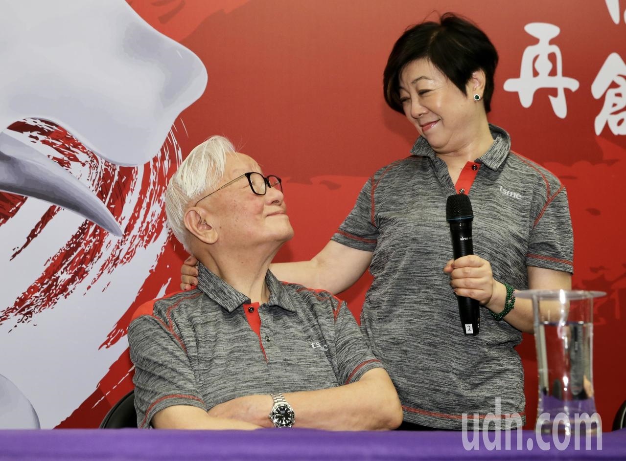 退休相看兩不厭！張淑芬揪尪42天黏緊緊「沒吵過一次架」　結縭22年「睡前上演十八相送」愛意擋不住