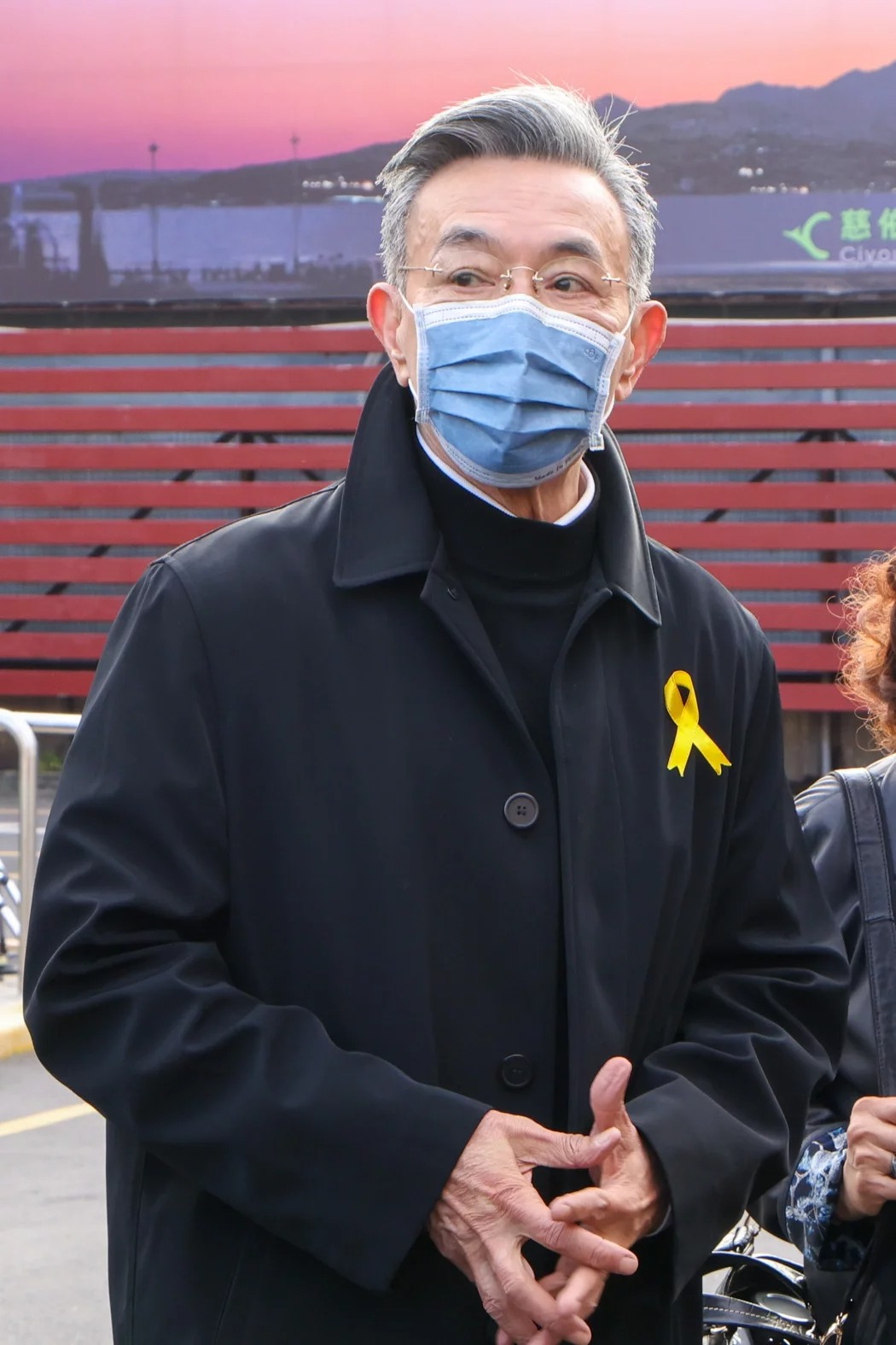 老友一夜驟逝！資深影星「含淚赴向雲鵬告別式」年初才見面　悲吐遺憾「約定好了卻再也做不到」