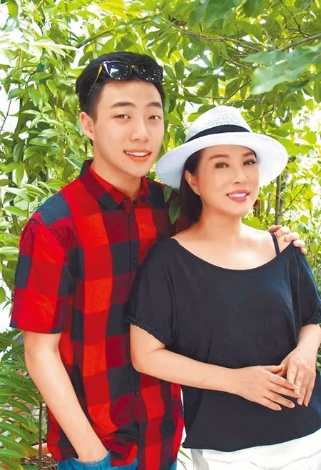 媽媽可以放心了！葉璦菱兒「陷低潮逃到國外」終於喘口氣　坦言一路走來太寂寞「想找個人陪」