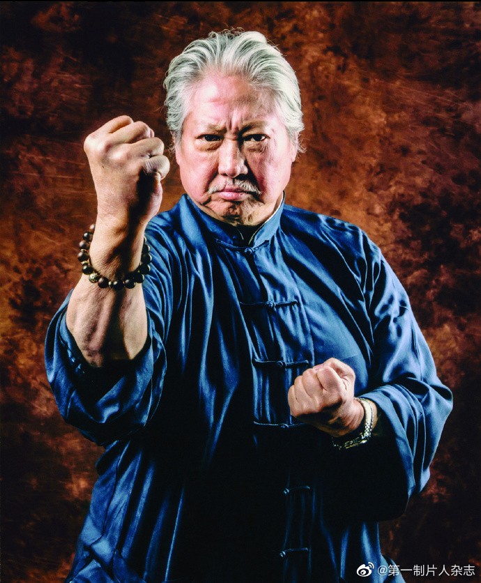 昔爆瘦坐輪椅！71歲功夫男星「刻苦從影半世紀」獲終身成就獎　「低調偕妻吃路邊攤」毫無明星架子