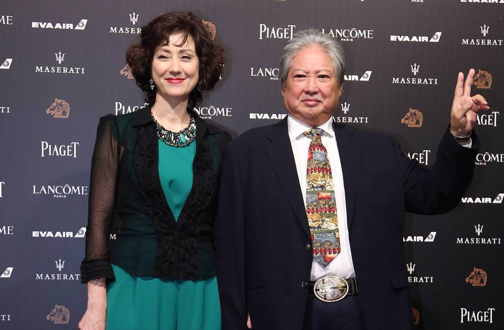 昔爆瘦坐輪椅！71歲功夫男星「刻苦從影半世紀」獲終身成就獎　「低調偕妻吃路邊攤」毫無明星架子