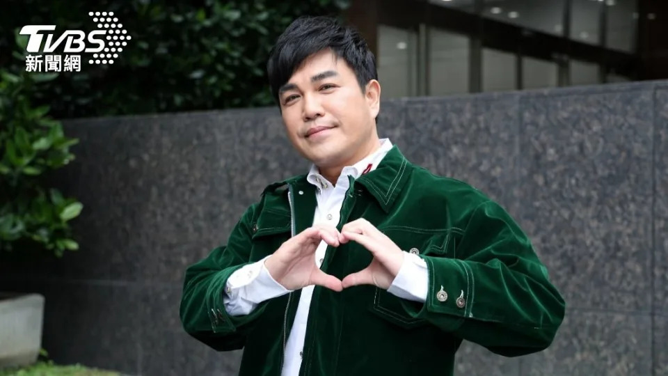 爆紅一瞬間！53歲男星淡出10年「轉行慘賠3千萬」痛哭：父母房子沒了　坦言「想穿紅衣到頂樓」一度想不開