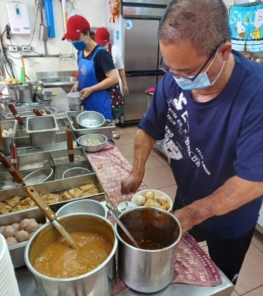 十指截肢賣甜不辣！暖心老闆捐待用餐「遭百人濫用」　心寒嘆「看起來比我還有錢」